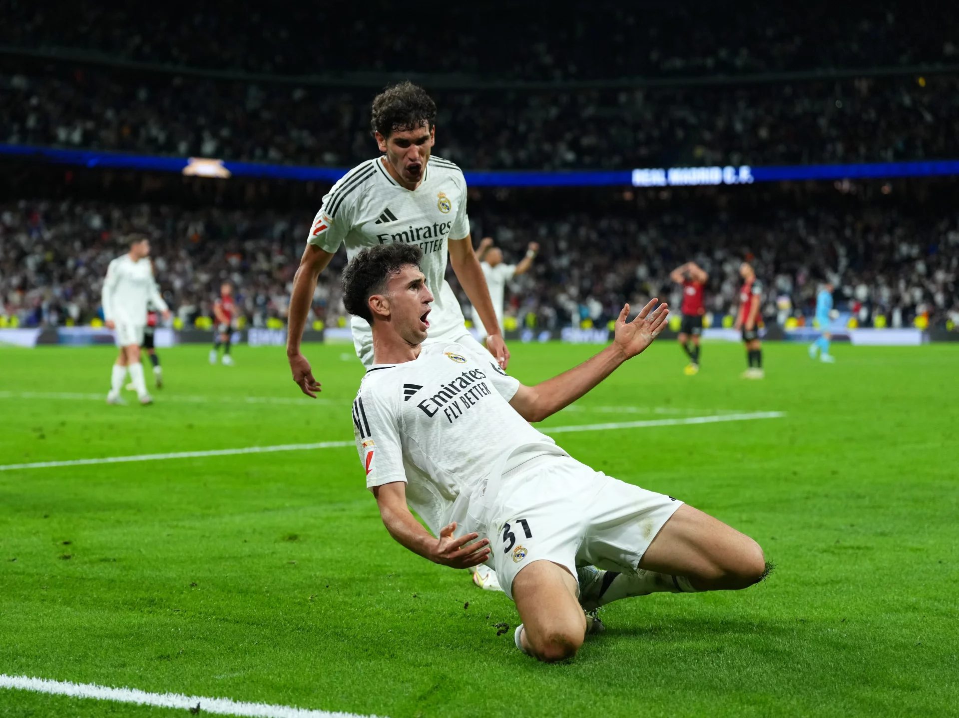 Real Madrid 2-1 RCD Mallorca | Jacobo Ramón mantiene vivas las últimas opciones Jacobo Ramón, junto a Vallejo, celebra el gol de la victoria del Real Madrid por 2-1 al RCD Mallorca.