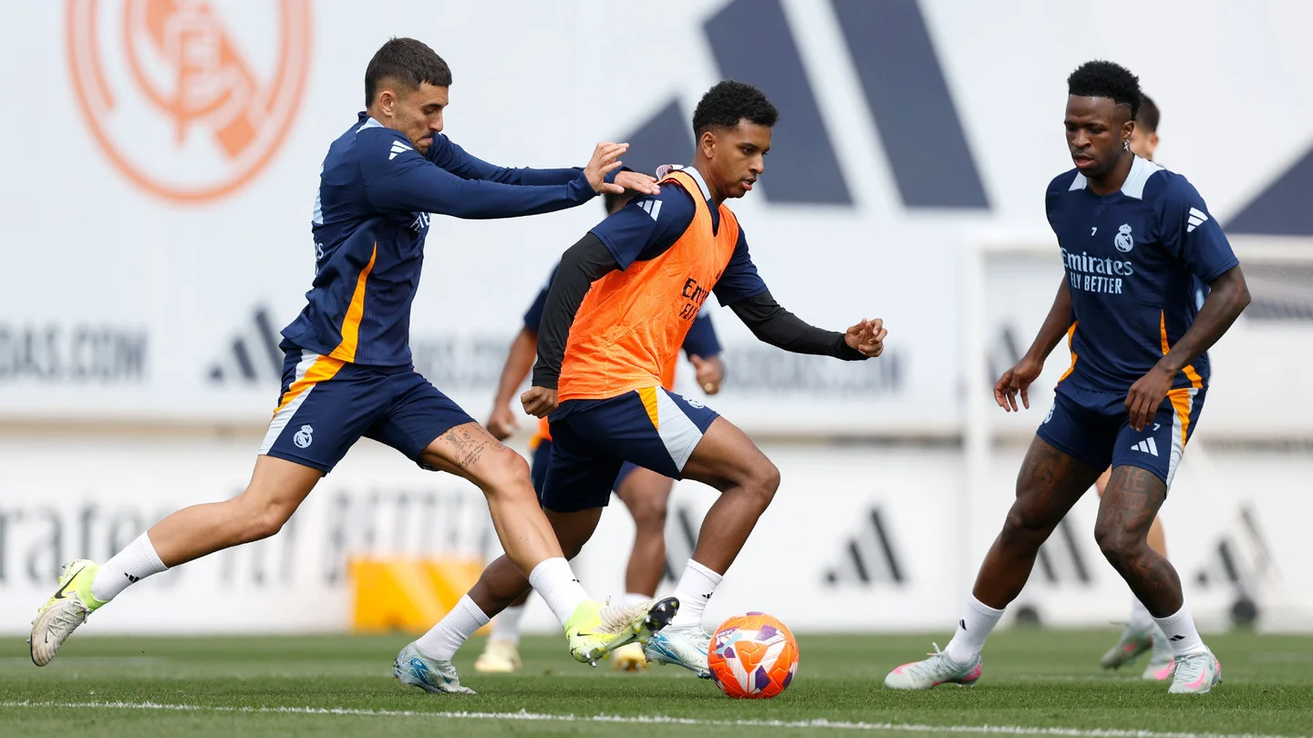 El Real Madrid prepara en Valdebebas el Clásico que puede decidir LaLiga Ceballos, Rodrygo y Vinícius, durante el entrenamiento del Real Madrid antes de El Clásico.