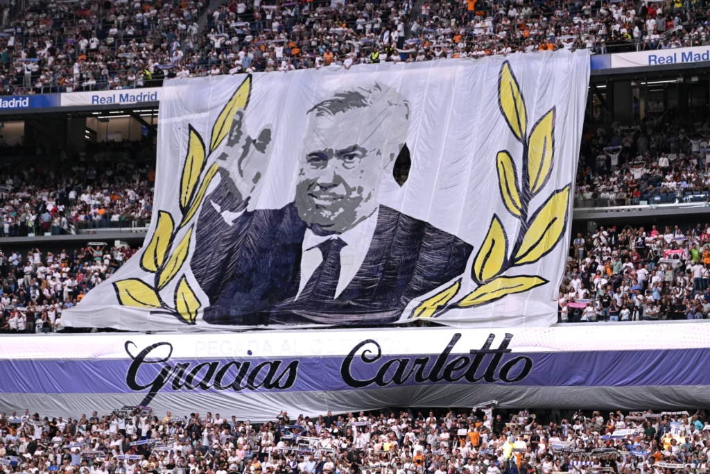 El tifo dedicado a Carlo Ancelotti antes del Real Madrid - Real Sociedad
