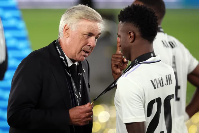 Vinicius rinde pleitesía a Ancelotti: «Tu llegada a Madrid ha cambiado mi vida como jugador y persona» Vinicius rinde pleitesía a Ancelotti: «Tu llegada a Madrid ha cambiado mi vida como jugador y persona»