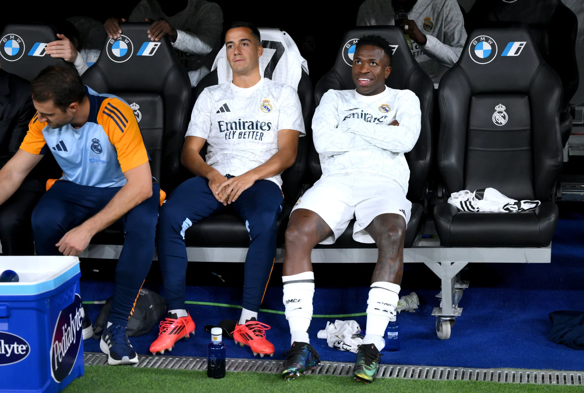 Vinícius y Lucas Vázquez se unen a la interminable lista de lesionados del Real Madrid Vinícius y Lucas Vázquez, en el banquillo, se unen a la amplia lista de lesionados del Real Madrid esta temporada.