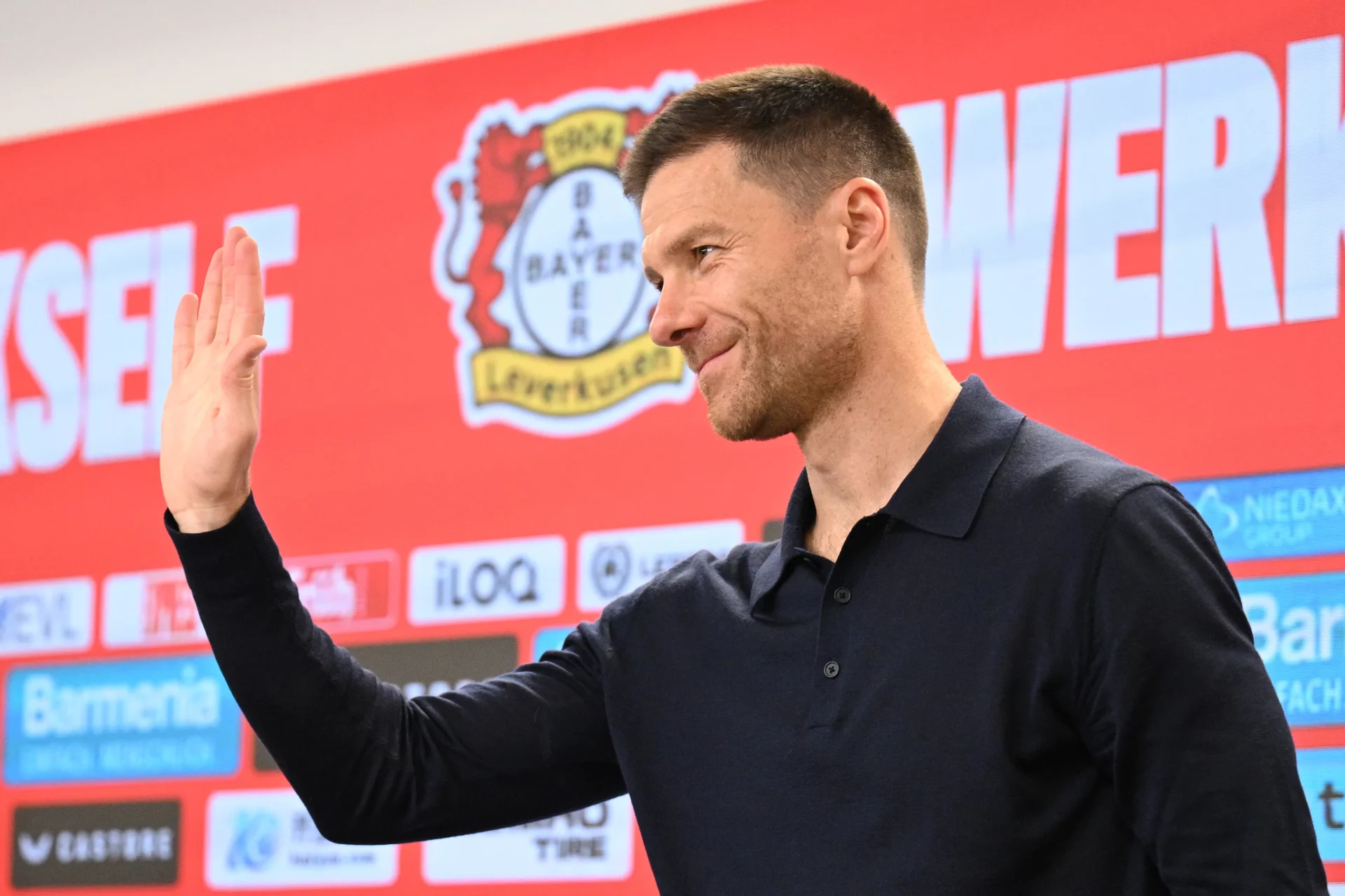 OFICIAL | Xabi Alonso anuncia su salida del Bayer Leverkusen Xabi Alonso confirma en rueda de prensa su salida y dice adiós al Bayer Leverkusen.
