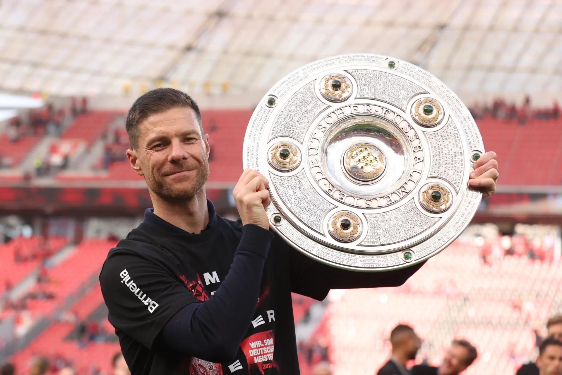 OFICIAL | Xabi Alonso, nuevo entrenador del Real Madrid Xabi Alonso ya es, de forma oficial, el nuevo entrenador del Real Madrid