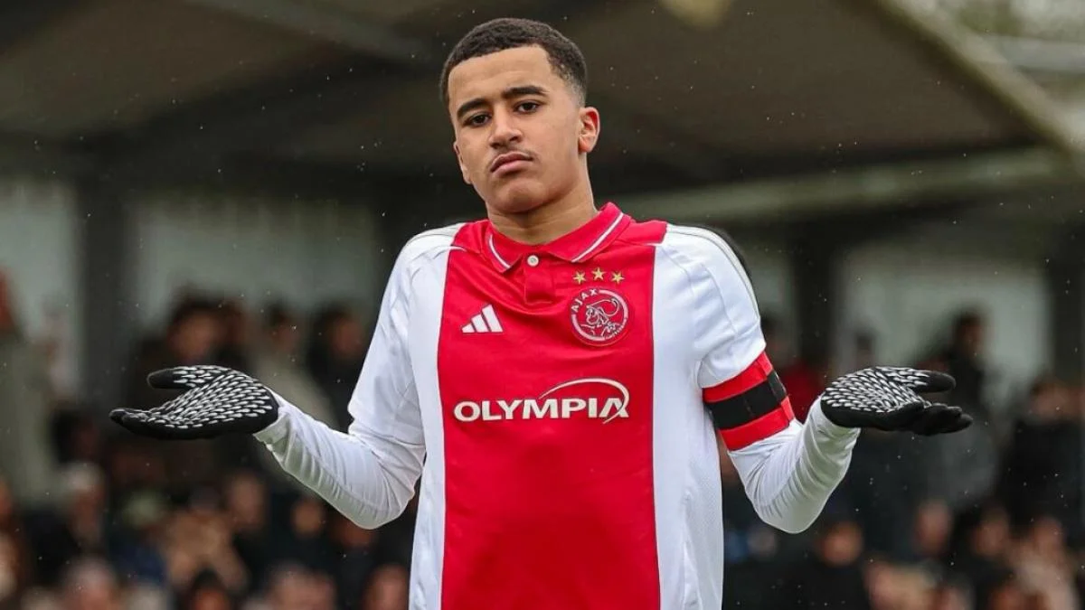 Abdellah Ouazzine, fichaje del Real Madrid, celebrando un gol con el AFC Ajax