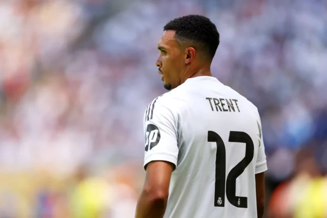 Alexander-Arnold, tras su debut: «Jugar en el Real Madrid es algo con lo que todo el mundo sueña» Alexander-Arnold, tras su debut: «Jugar en el Real Madrid es algo con lo que todo el mundo sueña»
