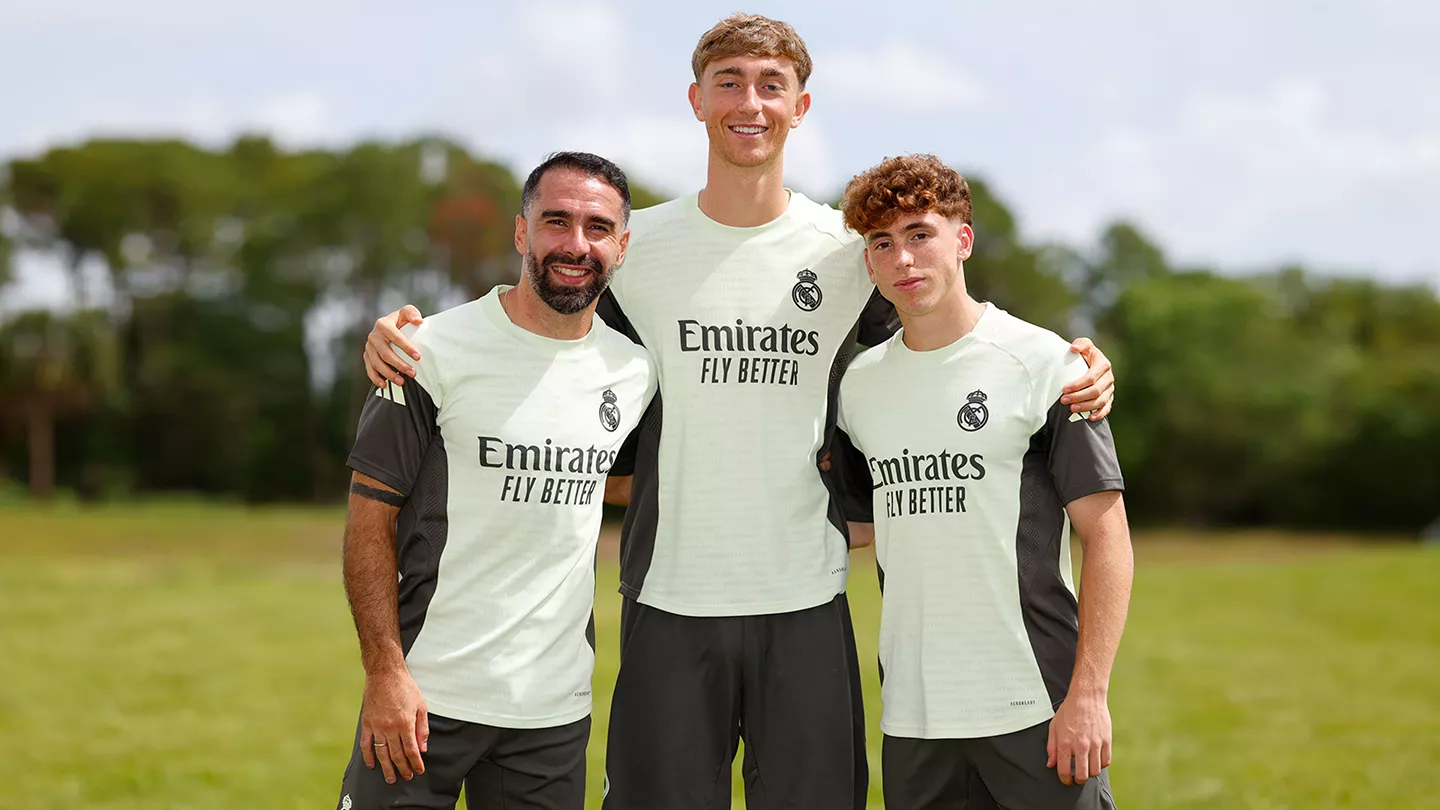Carvajal, Huijsen y Víctor Muñoz, protagonistas en la previa contra la Juventus Carvajal, Huijsen y Víctor Muñoz, tras atender a la prensa en la previa del Real Madrid - Juventus del Mundial de Clubes 2025.