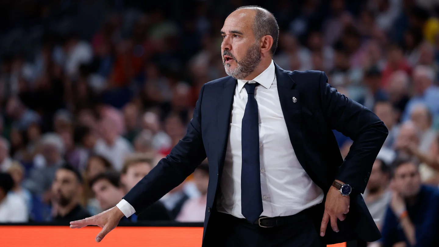 Chus Mateo: «A veces el cómo es lo menos importante en este tipo de partidos» Chus Mateo compareció en rueda de prensa tras la victoria contra Baskonia por 82-76