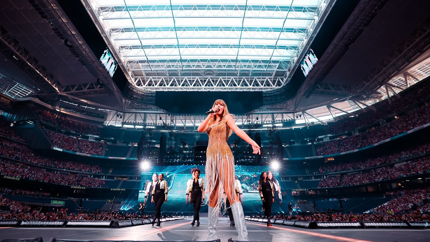 Taylor Swift, durante uno de sus conciertos en el Santiago Bernabéu