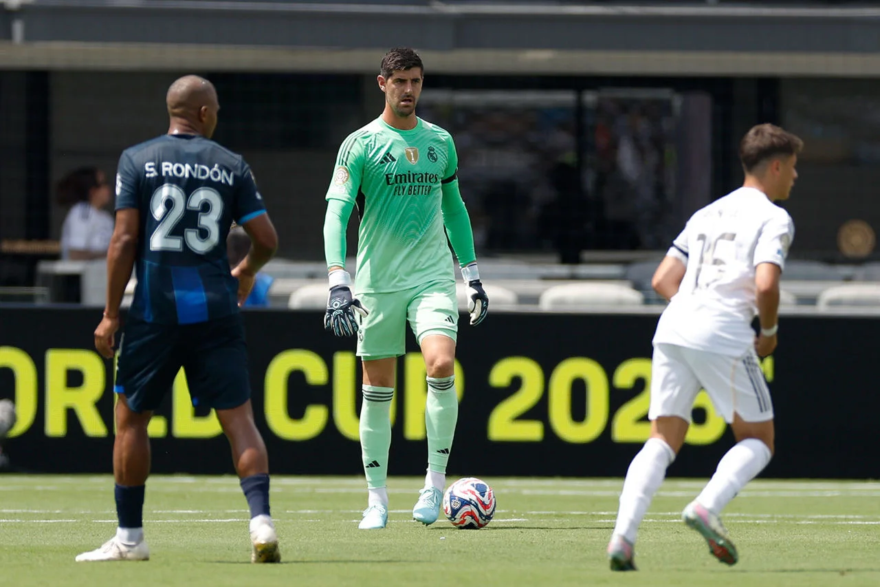 Courtois nunca baja la guardia Courtois volvió a ser providencial para el Real Madrid con sus paradas ante Pachuca