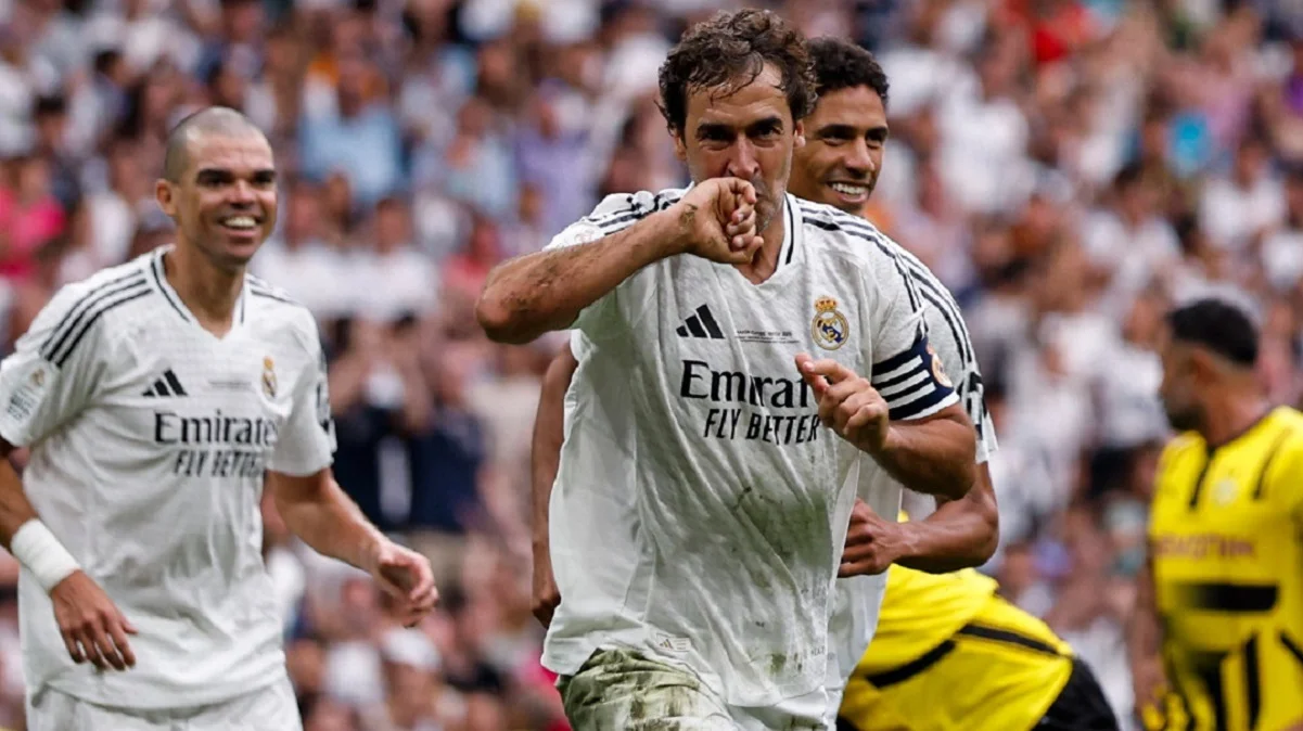 Empate entre Real Madrid y Borussia Dortmund en el Corazón Classic Match 2025 Raúl celebra su gol en el Corazón Classic Match 2025