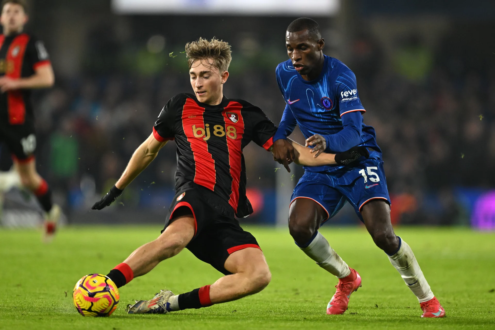 Huijsen, nominado a mejor jugador joven de la Premier League Huijsen en un partido entre Bournemouth y Chelsea, nominado a mejor jugador joven de la Premier League