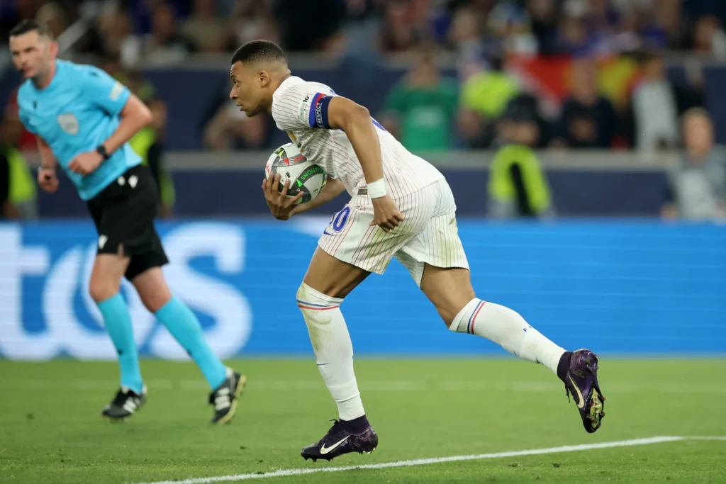 Mbappé, tras marcar su gol contra España en la derrota de Francia por 5-4.