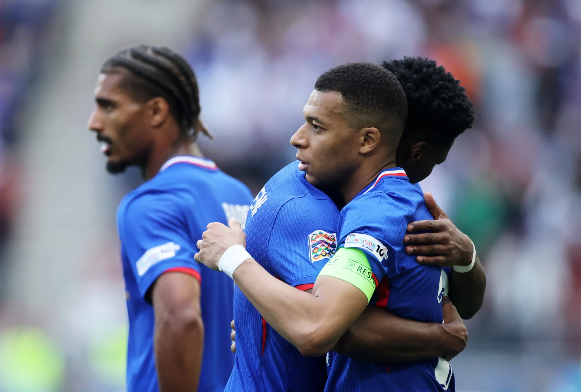 Alemania 0-2 Francia | Mbappé y Tchouaméni se bañan en bronce Mbappé y Tchouaméni se abrazan en la victoria de Francia ante Alemania en la Nations League 2025