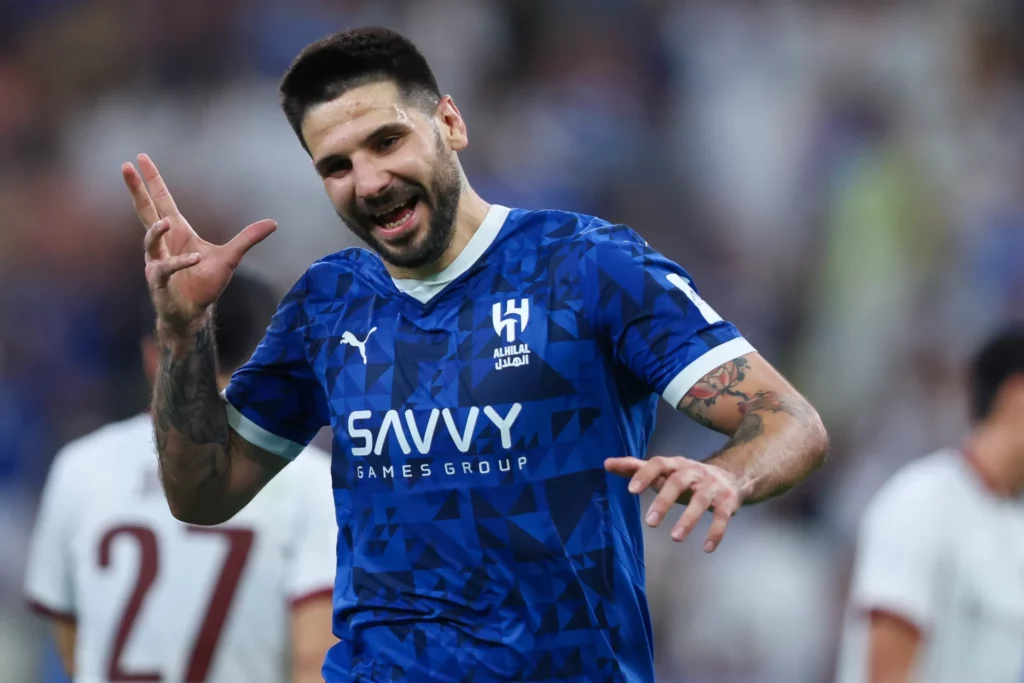 Aleksandar Mitrović celebra un gol con la camiseta del Al-Hilal