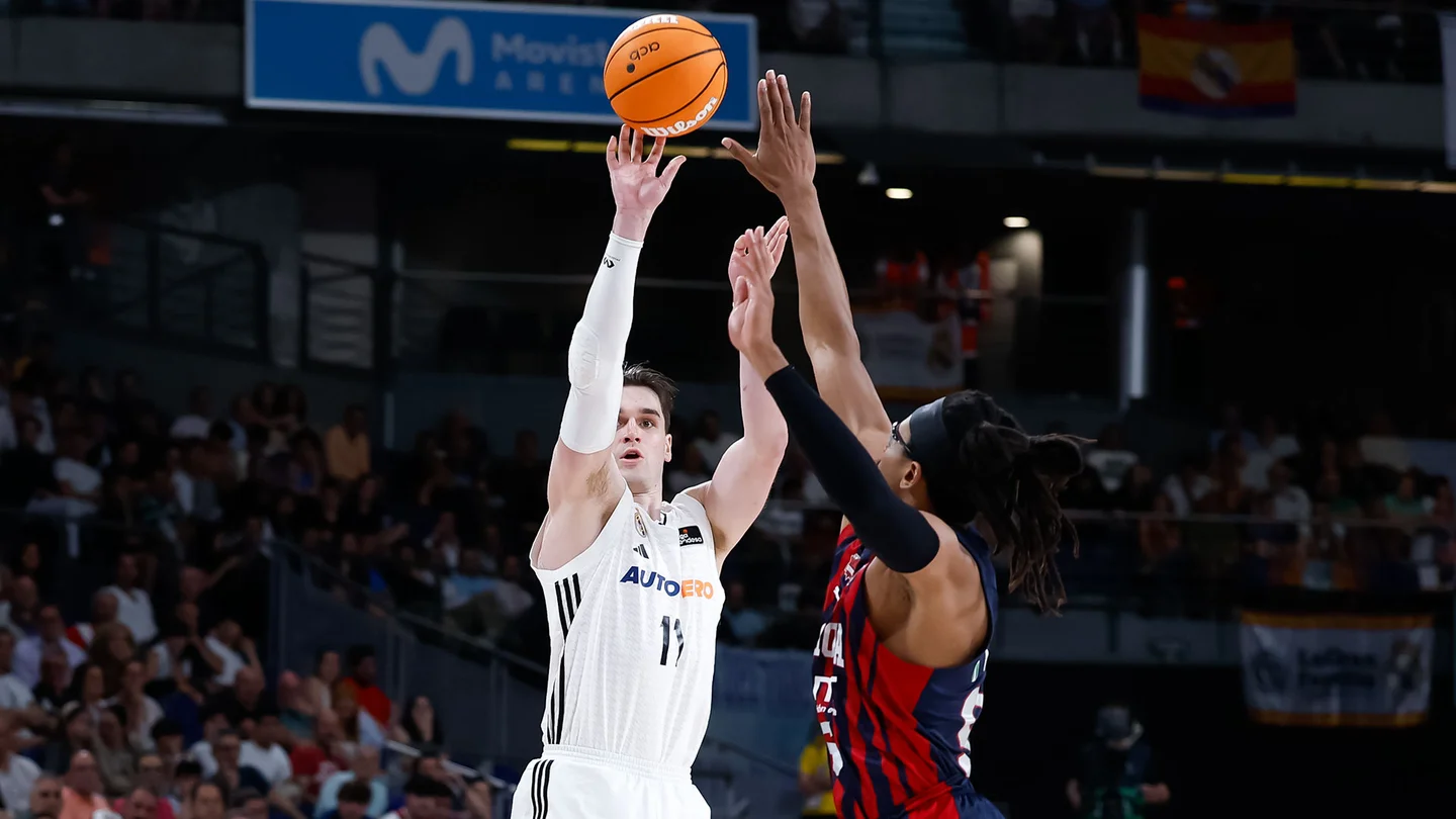 Previa Baskonia – Real Madrid | Segundo asalto por un puesto en ‘semis’ Hezonja lanza a canasta durante el primer partido de la serie de playoffs entre Real Madrid y Baskonia