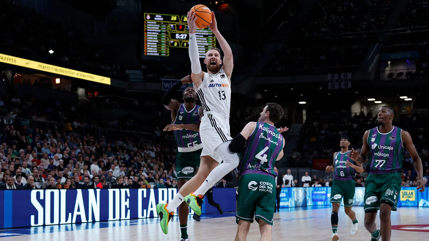 Previa Real Madrid – Unicaja | Nuevo capítulo para la rivalidad de moda en España Musa penetra a canasta en uno de los Real Madrid - Unicaja de esta temporada