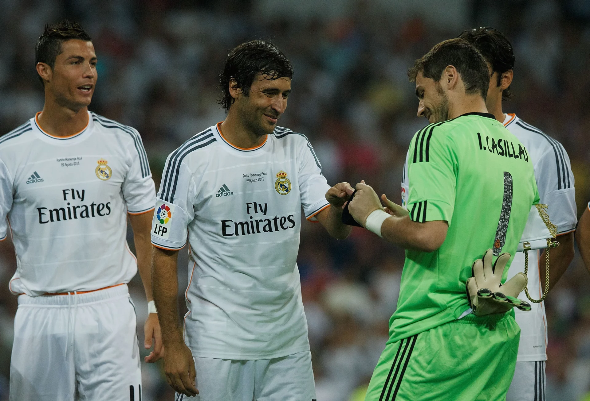 Raúl, de vuelta al Santiago Bernabéu Raúl volverá a jugar en el Santiago Bernabéu con las leyendas del Real Madrid