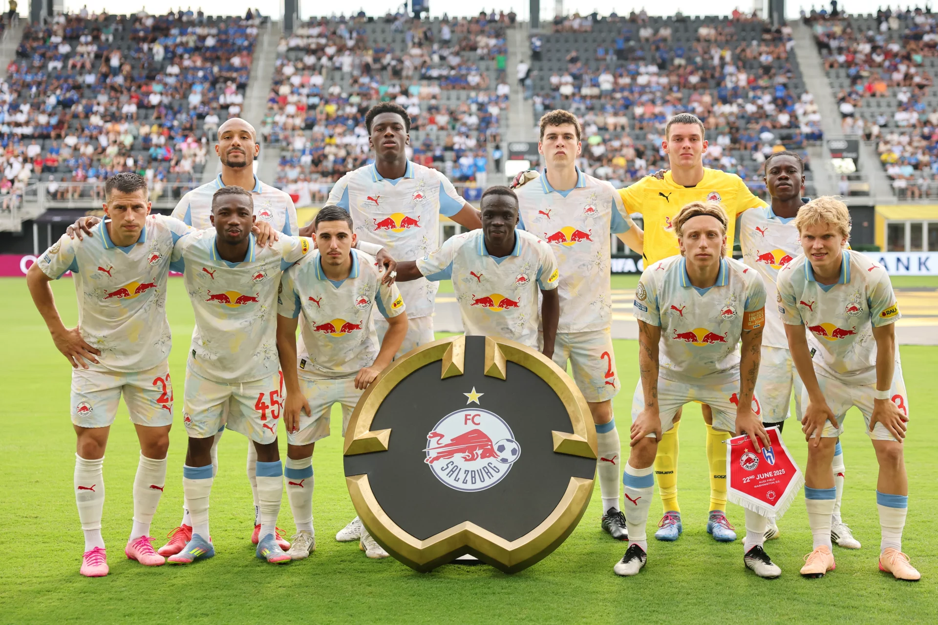 Así es el RB Salzburg, tercer rival del Real Madrid en el Mundial de Clubes 2025 Los jugadores del RB Salzburg posan antes de un partido en el Mundial de Clubes 2025