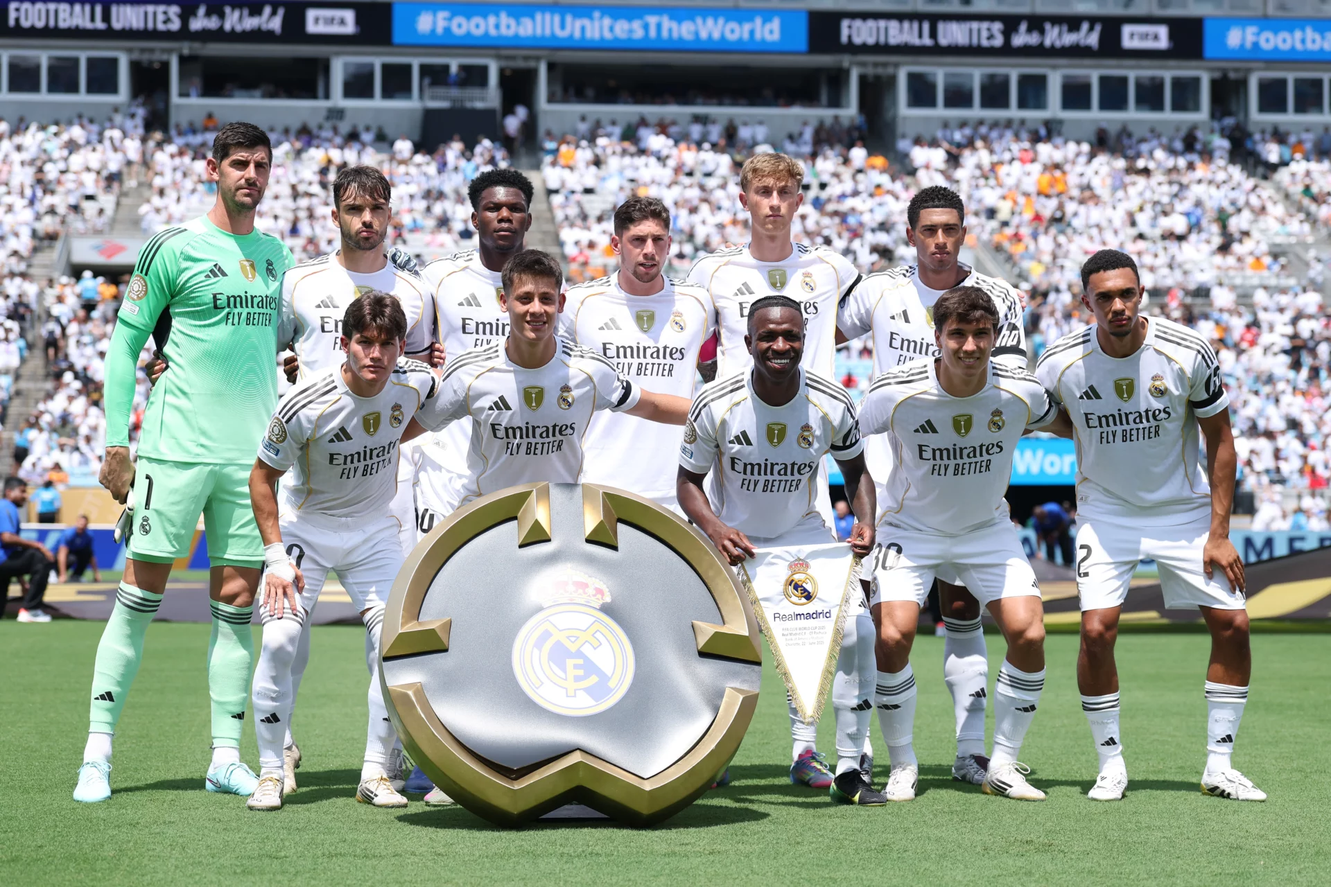 El Real Madrid, un fenómeno mundial Los jugadores del Real Madrid posan ante el público durante el Mundial de Clubes 2025