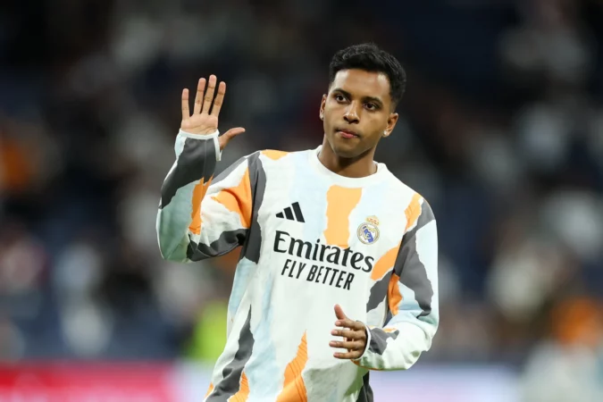 Rodrygo espera hablar con Xabi Alonso para decidir su futuro Rodrygo espera hablar con Xabi Alonso para decidir su futuro