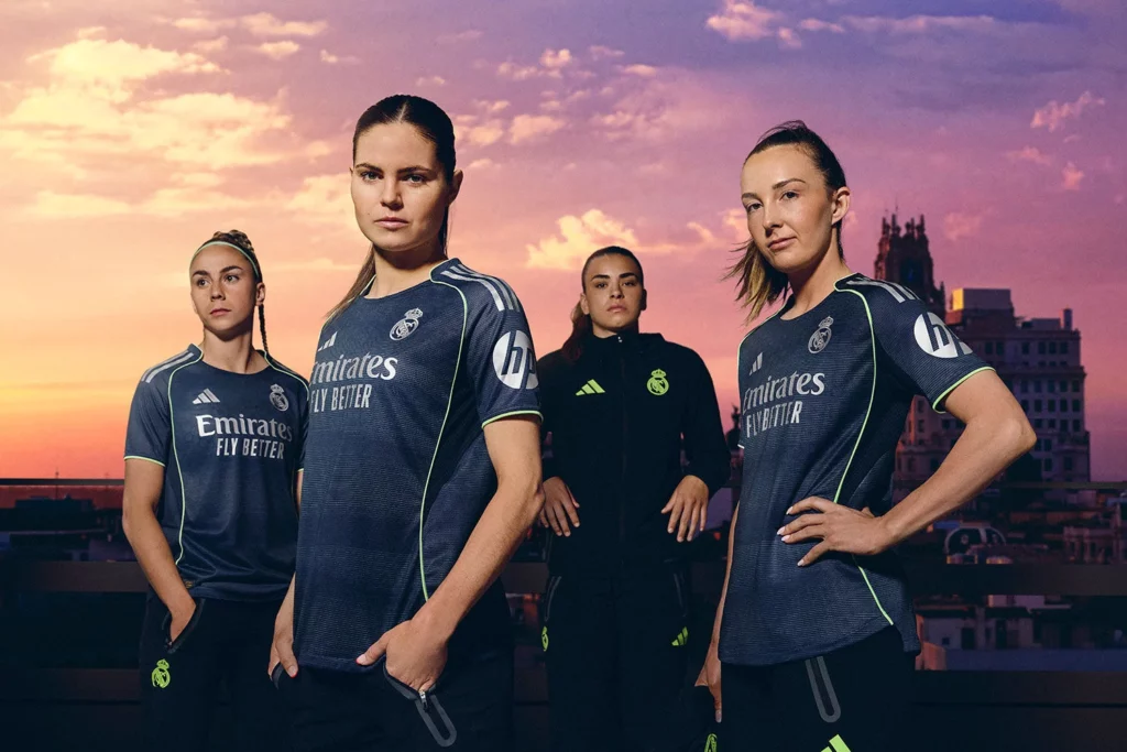 Las jugadoras del Real Madrid Femenino, con la nueva segunda camiseta
