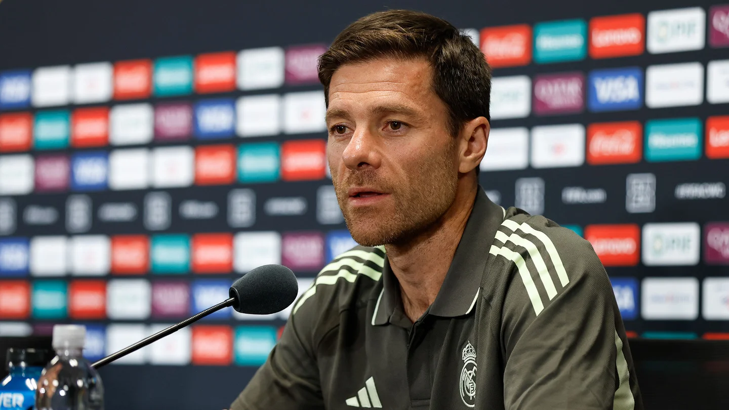 Xabi Alonso: «Empieza el rock and roll» Xabi Alonso avisa de que empieza el rock and roll en su primera rueda de prensa en el Mundial de Clubes