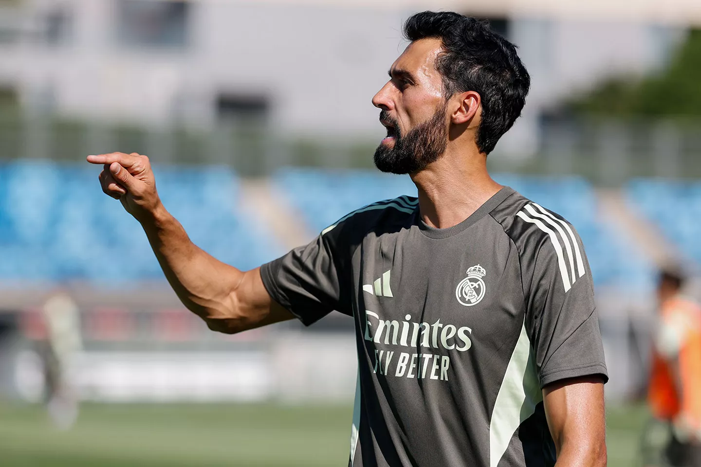 Arbeloa, ilusionado con el reto del Real Madrid Castilla: «Es el momento ideal» Álvaro Arbeloa, durante uno de sus primeros entrenamientos al frente del Real Madrid Castilla