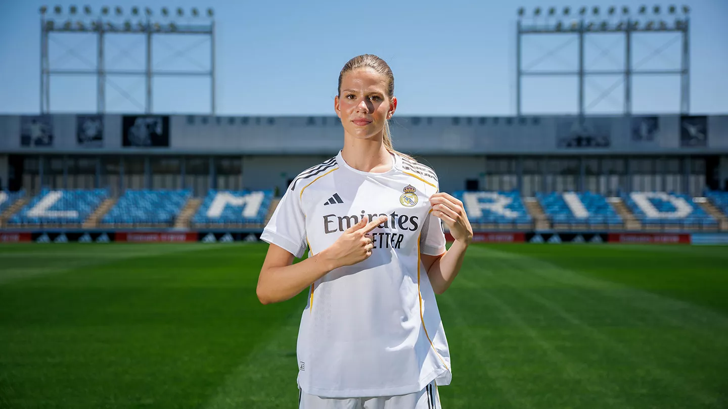 Bella Andersson, durante su presentación como nuevo fichaje del Real Madrid Femenino