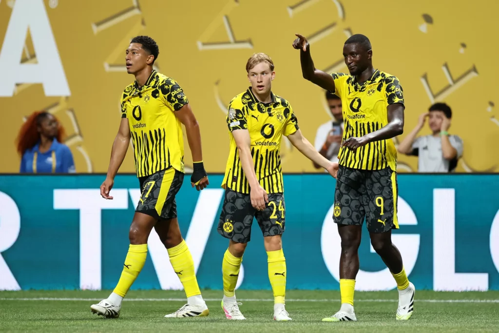 Guirassy celebra uno de los goles del Borussia Dortmund frente al Pachuca en el Mundial de Clubes