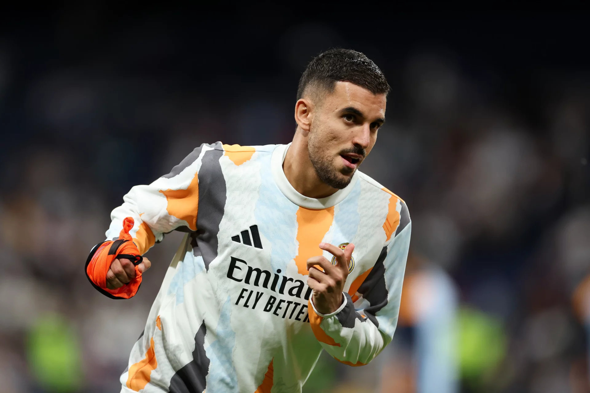 Ceballos, en espera para resolver su futuro Ceballos calienta antes de un partido con el Real Madrid