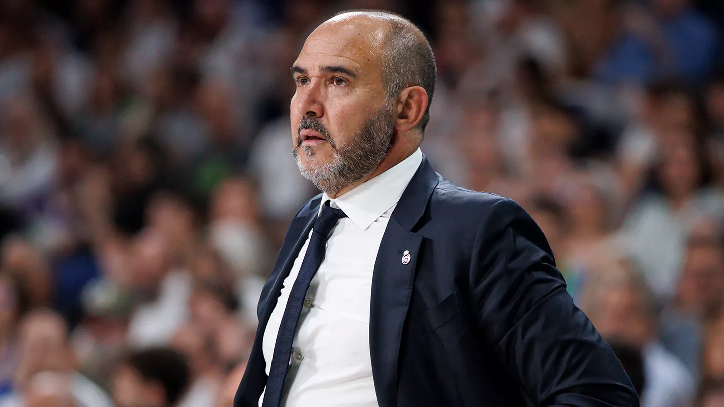 Chus Mateo se sincera: «Me voy con la cabeza muy alta de haber hecho un trabajo muy bueno» Chus Mateo se despide del Real Madrid Baloncesto