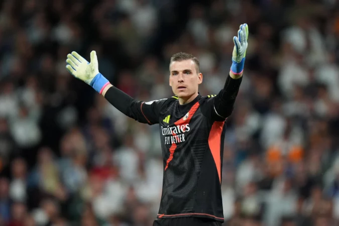 Lunin, cada vez más cerca de seguir en el Real Madrid Lunin, cada vez más cerca de seguir en el Real Madrid