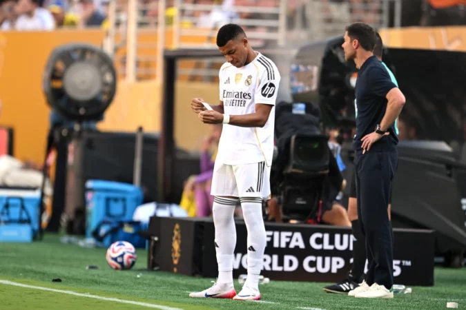 Makélélé defiende a Mbappé: «Al Real Madrid no se le puede decir que no» Makélélé defiende a Mbappé: «Al Real Madrid no se le puede decir que no»