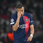 Mbappé se enfrenta al PSG en el campo… y en los juzgados