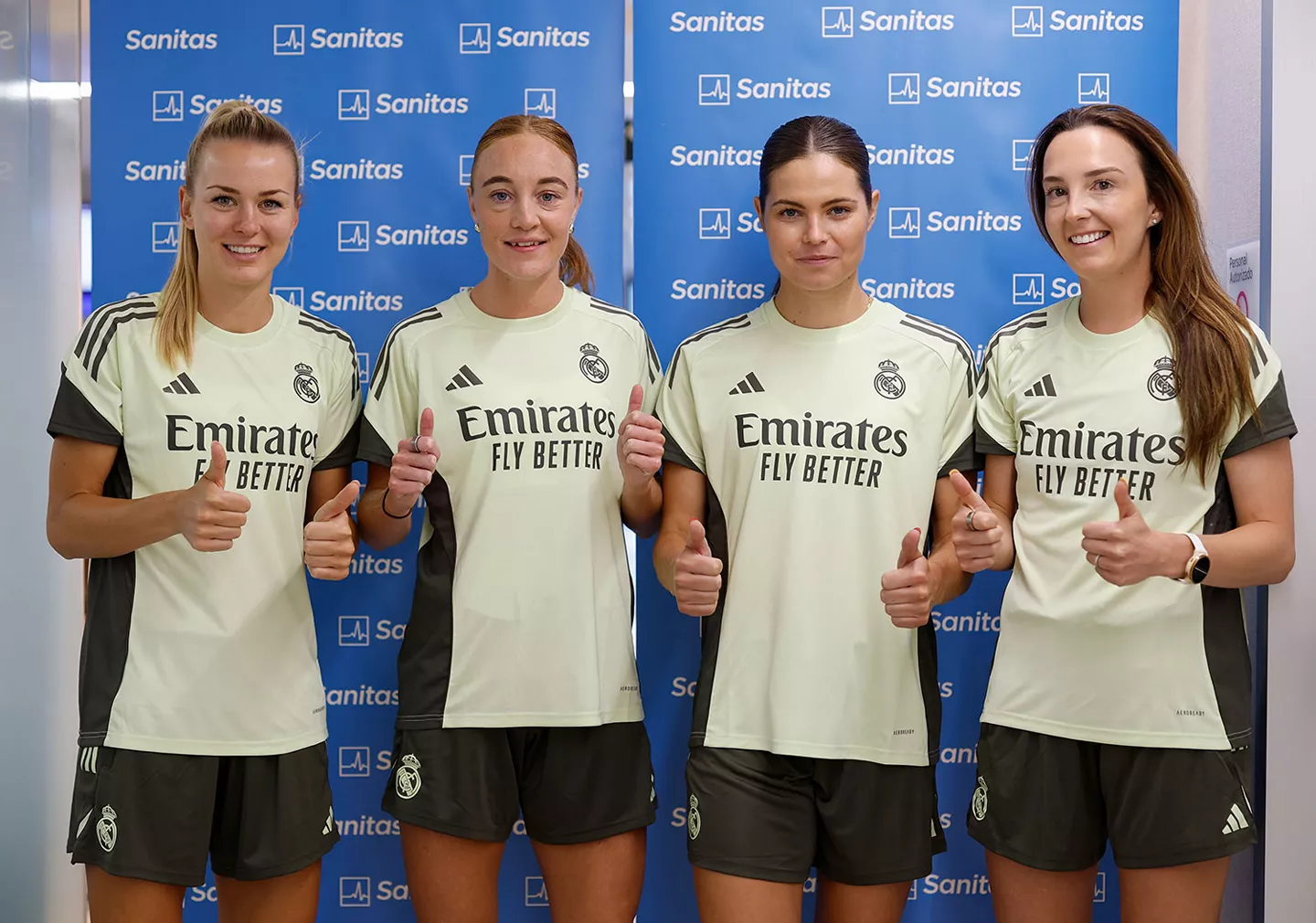 El nuevo Real Madrid Femenino de Pau Quesada ya está en marcha Las jugadoras del Real Madrid Femenino posan en el reconocimiento médico de inicio de la temporada.