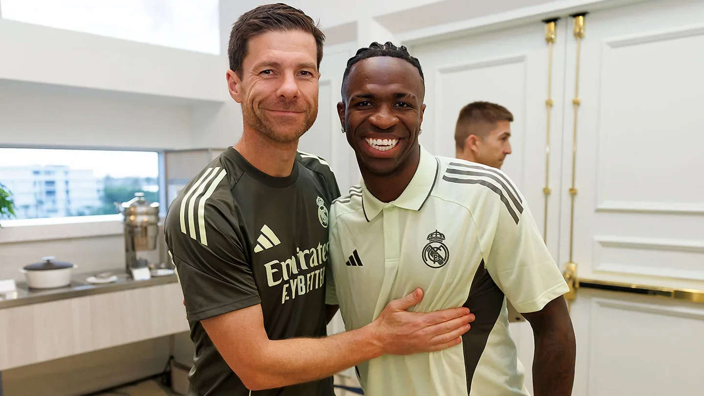 Ya hay fecha para la «vuelta al cole» del Real Madrid Vinicius y Xabi Alonso, durante su vuelta al Mundial Real Madrid