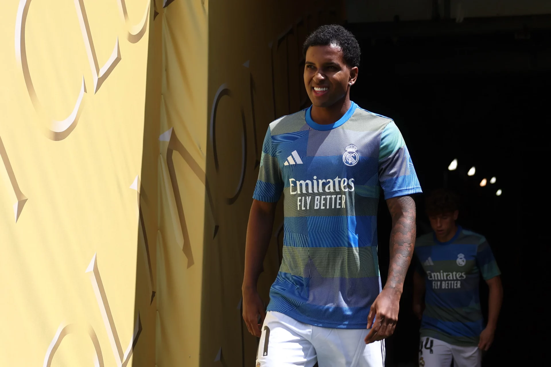 Rodrygo y un verano con el futuro incierto Rodrygo, rumbo al banquillo durante un partido del Real Madrid