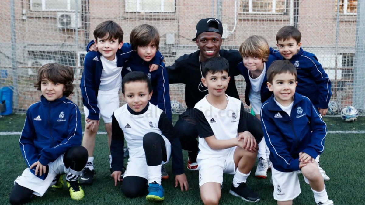 Vinicius, durante un evento con niños de la Fundación Real Madrid.