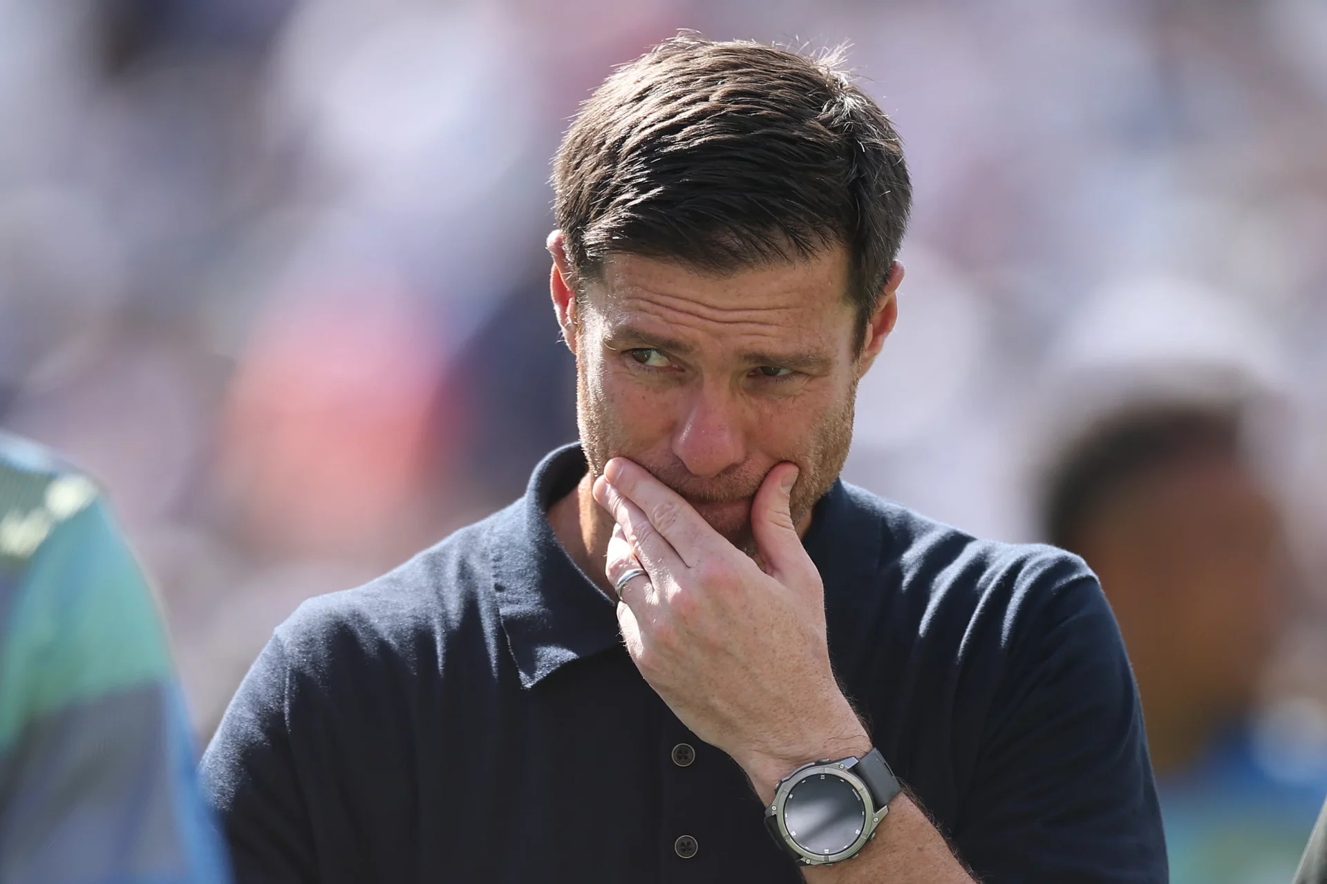 Xabi Alonso, tras la derrota: «Nos va a servir para empezar mejor la próxima temporada» Xabi Alonso, con la mano en la cara durante la derrota del Real Madrid en el Mundial de Clubes