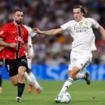 Álvaro Carreras pisa fuerte en el Bernabéu