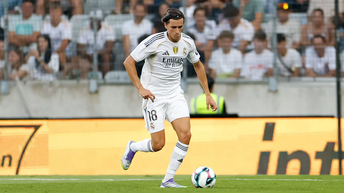Álvaro Carreras, durante su debut con el Real Madrid.