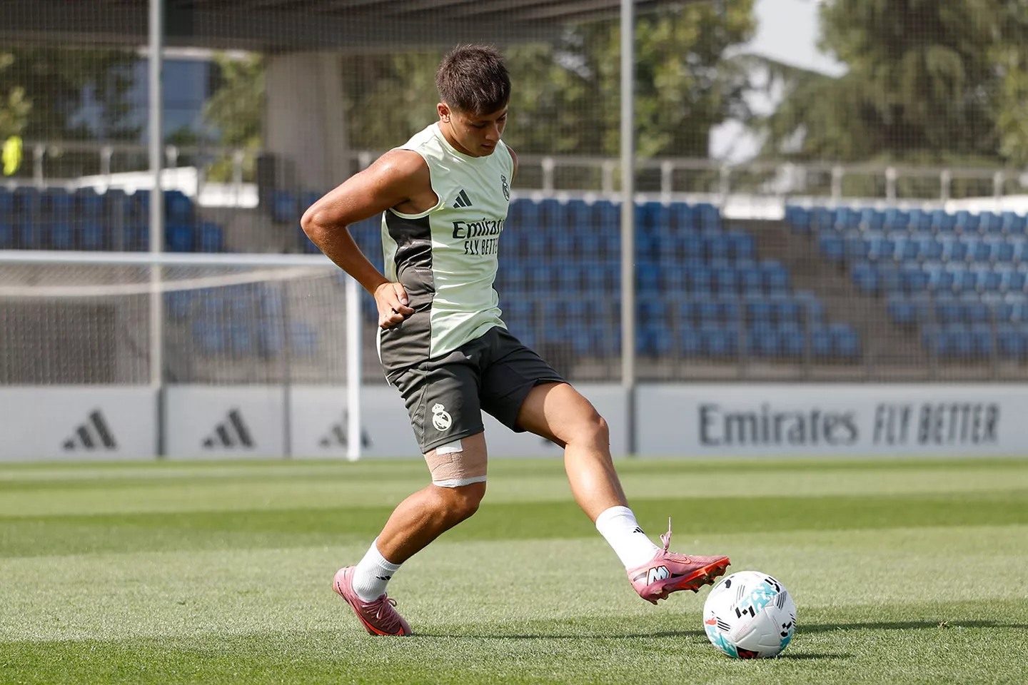 Arda Güler se pone a tono Arda Güler, durante un entrenamiento de pretemporada del Real Madrid.