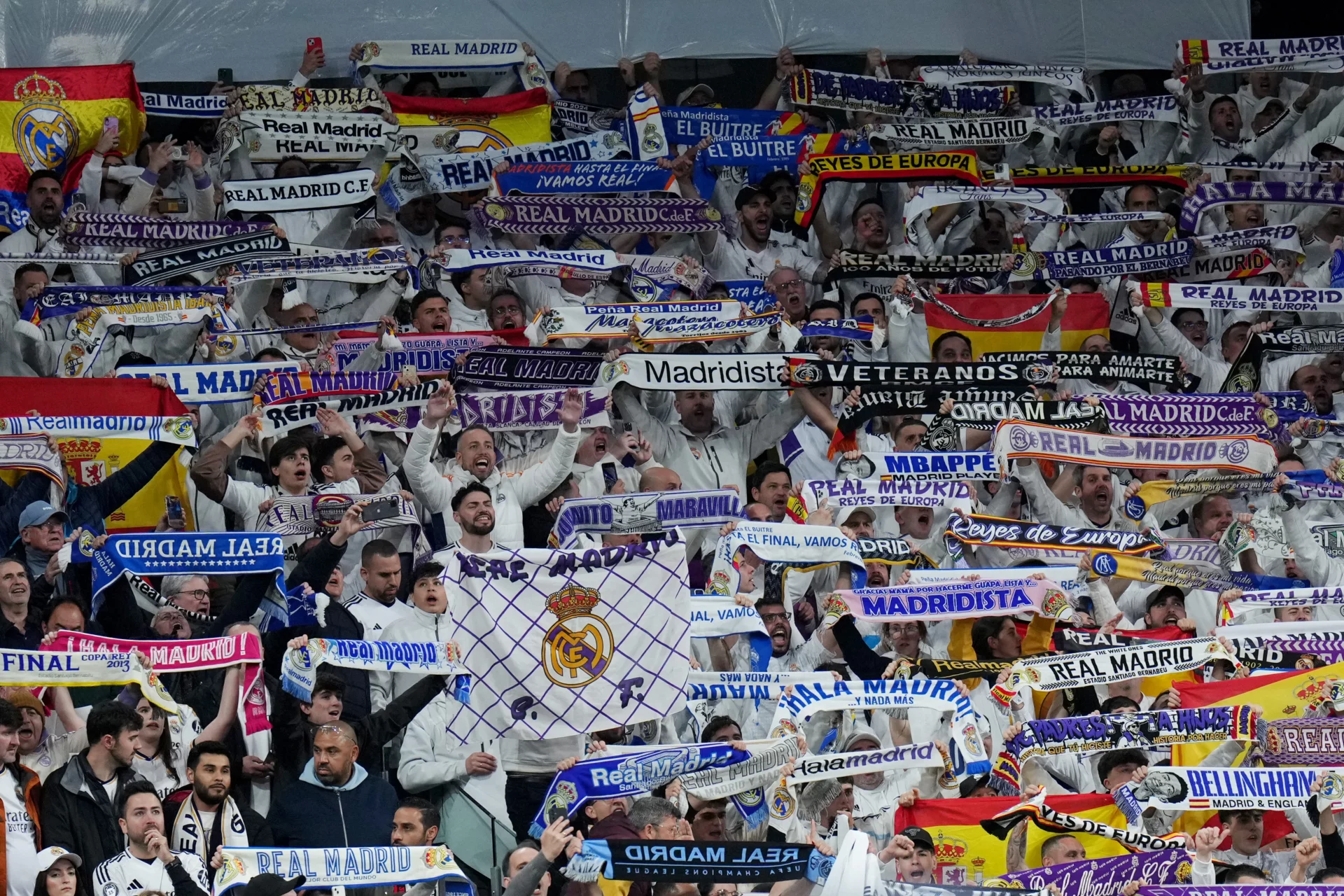 Opinión | El antimadridismo ataca de nuevo Afición del Real Madrid en el Santiago Bernabéu durante un partido