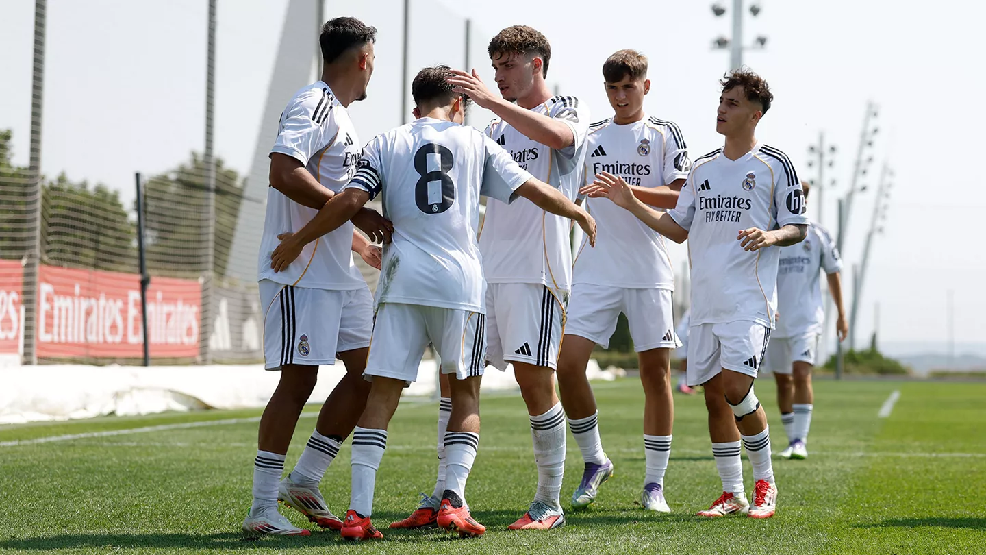 Previa Real Madrid Castilla – CD Lugo | Arbeloa coge los mandos Jugadores del Real Madrid Castilla celebran un gol en pretemporada.