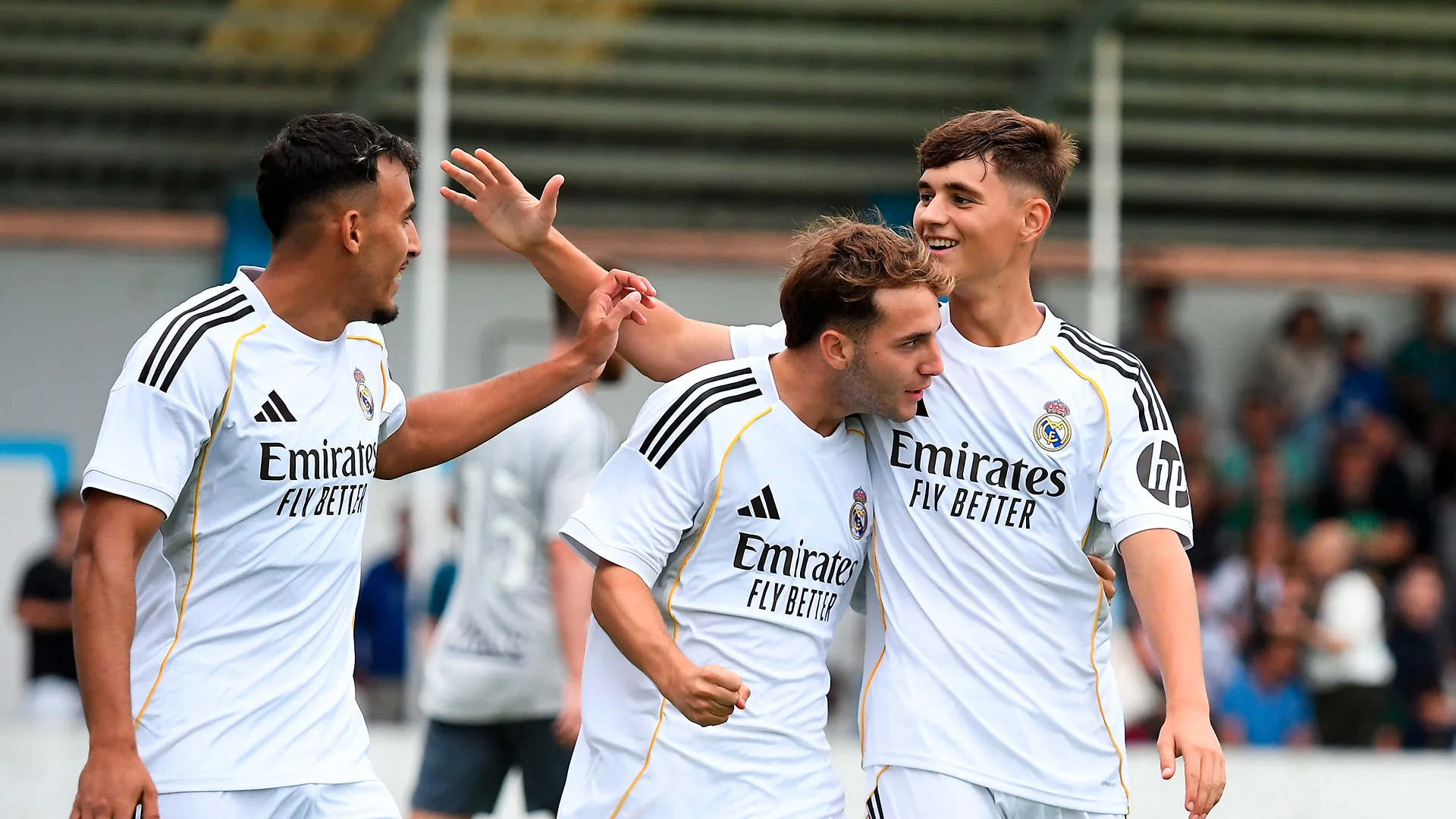 Real Madrid Castilla 2-1 Racing Ferrol | Continúa la buena dinámica en el filial madridista Los jugadores del Real Madrid Castilla celebran en la victoria en el amistoso frente al Racing Ferrol por 2-1.