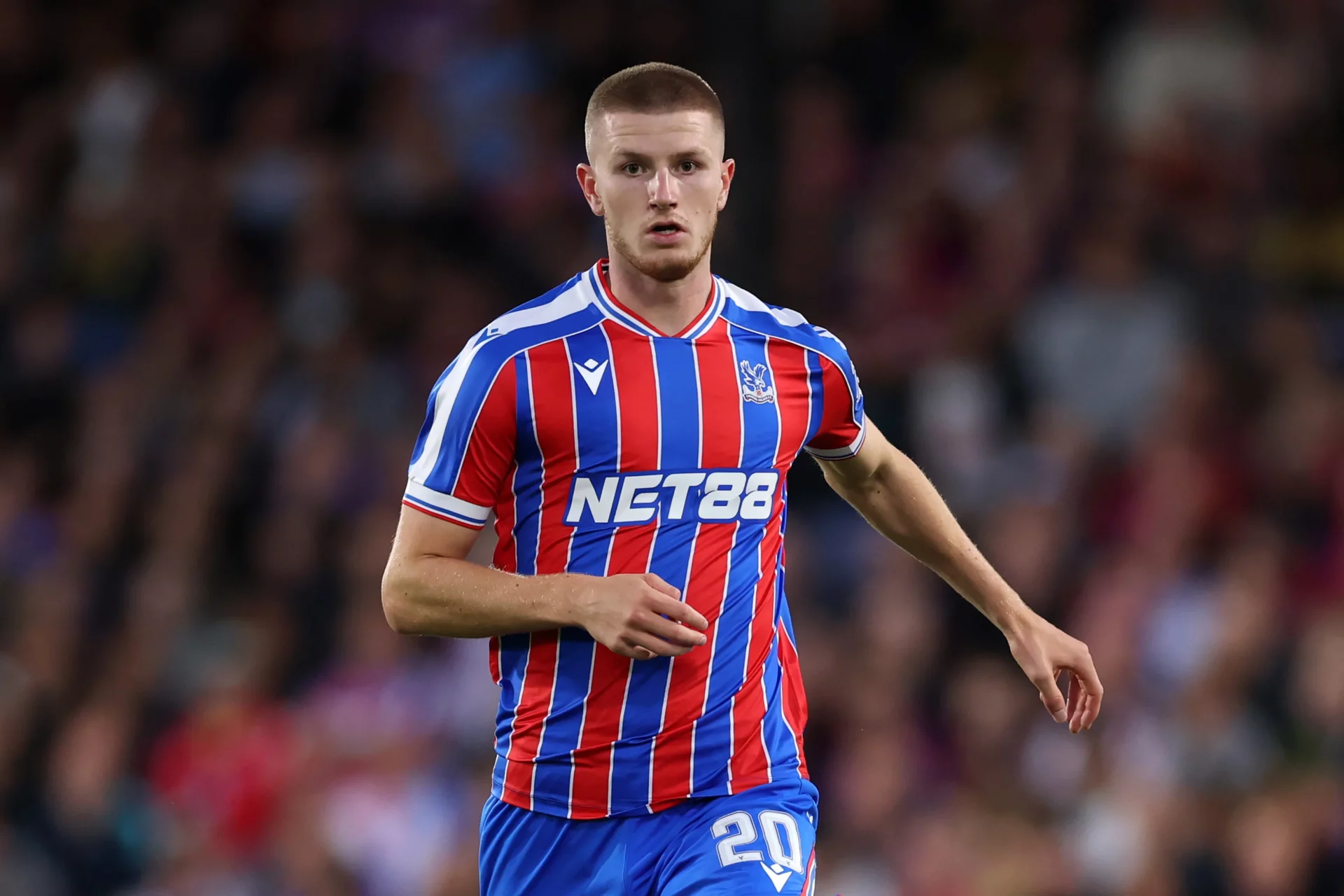 El Real Madrid, pendiente de una de las perlas del Crystal Palace Adam Wharton, jugador del Crystal Palace, durante un partido de la UEFA Conference League