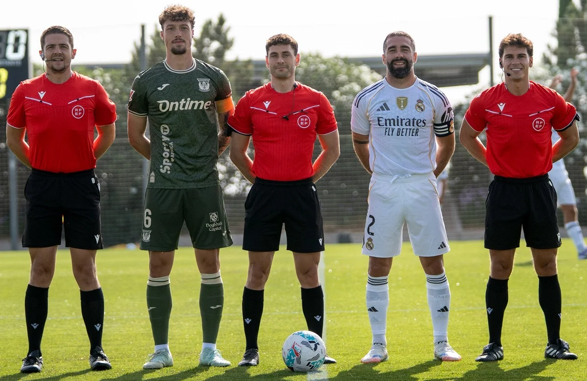 Los capitanes posan antes del partido 'fantasma' entre Real Madrid y Leganés.