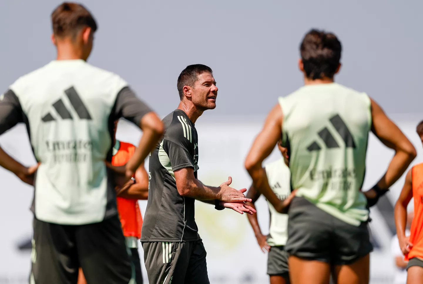 El Real Madrid ‘I’ de Xabi Alonso ya está en marcha Xabi Alonso dirige un entrenamiento del Real Madrid.