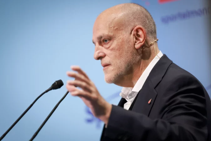 Tebas: «¿La inscripción de Mastantuono va contra la integridad de la competición?» Tebas: «¿La inscripción de Mastantuono va contra la integridad de la competición?»