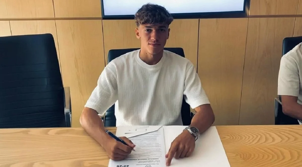 Thiago Pitarch firma su renovación con el Real Madrid.